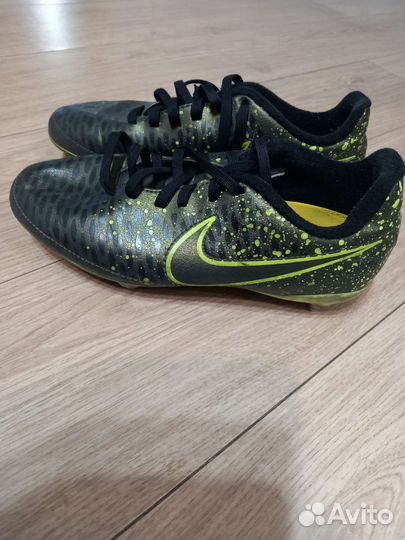 Футбольные бутсы nike