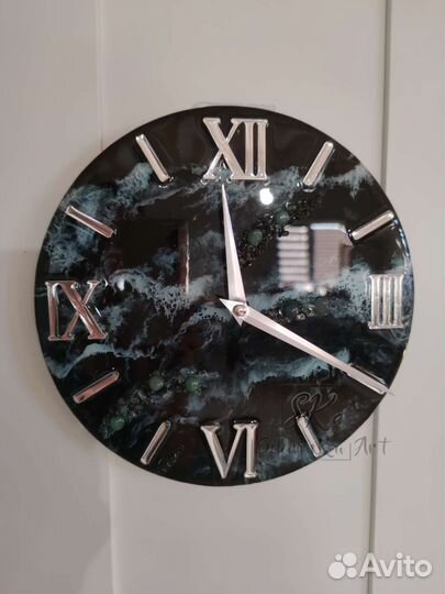 Часы настенные ручной работы. Из эпоксидной смолы