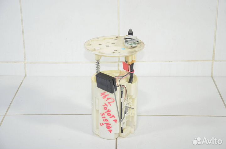 Насос топливный Toyota Sienna GSL30 3.5L 2grfe