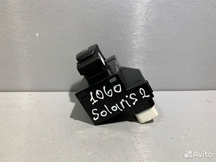 Блок управления стеклоподъемниками задний правый