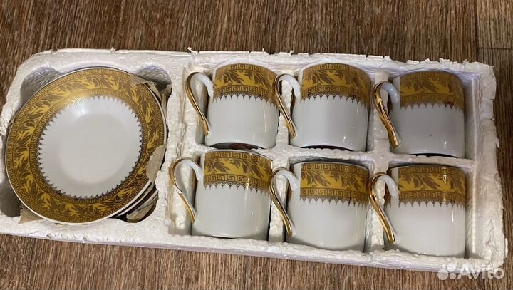 Кофейные чашки и блюдца