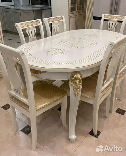 Стол и стулья