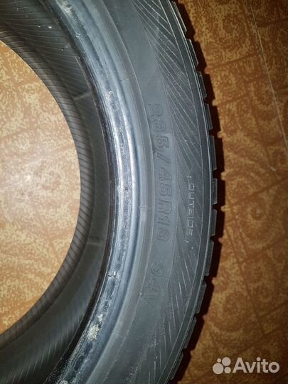 Yokohama W.Drive V902B 235/45 R18 94V