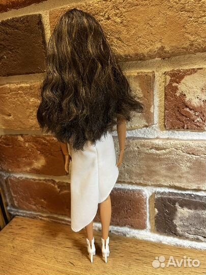 Кукла Barbie Looks Lina