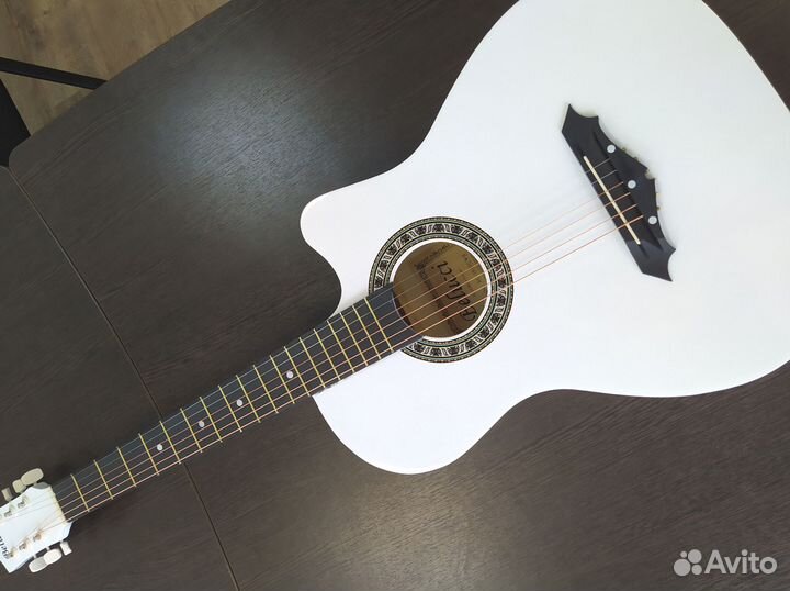 Акустическая гитара