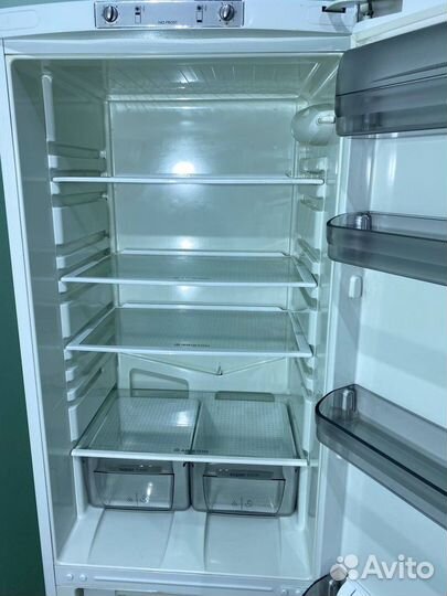 Холодильник Hotpoint-Ariston