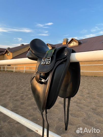 Выездковое седло
