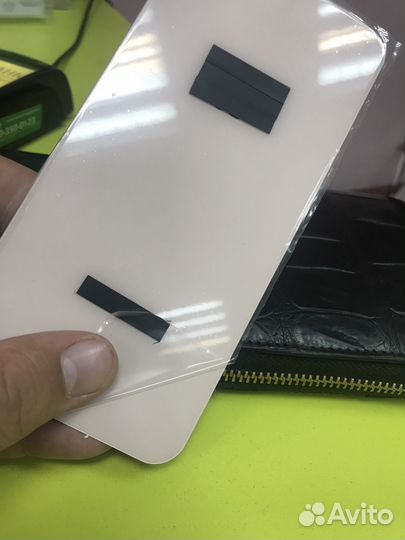 Задняя крышка на iPhone 8 Plus