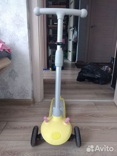 Электрический трёхколёсный самокат