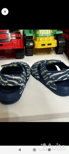 Сандалии adidas 22р