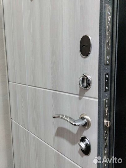 Дверь входная металлическая