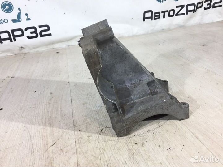 Кронштейн компрессора кондиционера Ford Focus CB