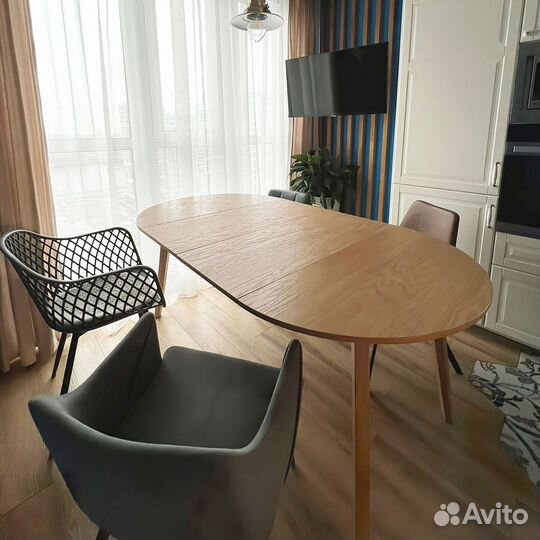 Деревянный круглый кухонный стол