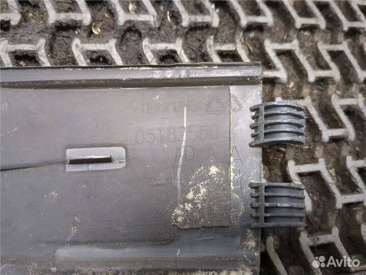 Молдинг стекла Jeep Compass, 2011