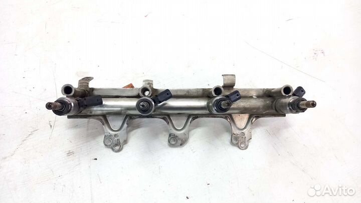 Топливная рампа VW Passat CC