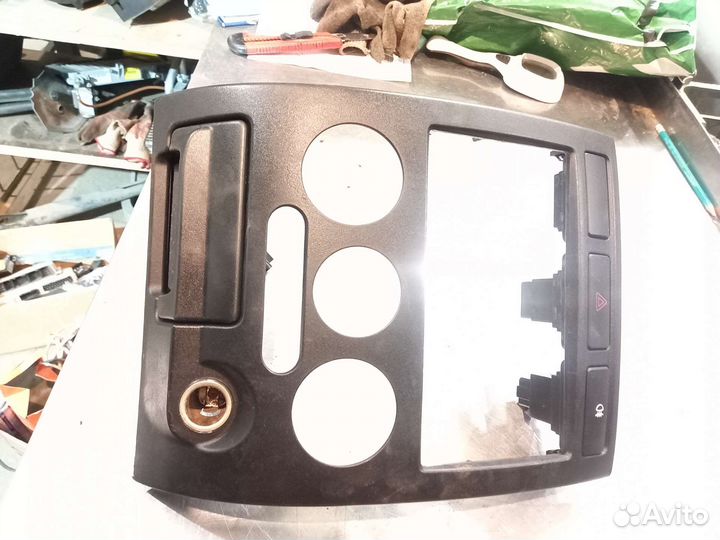 Рамка центральной консоли Kia Rio 1