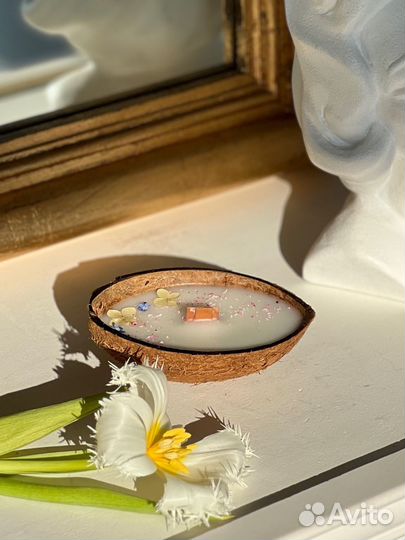 Свеча в кокосе