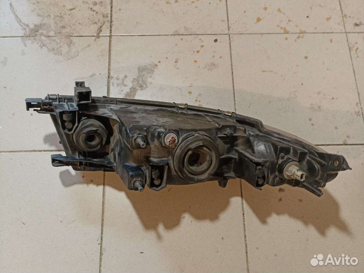 Фара Toyota Estima lucida