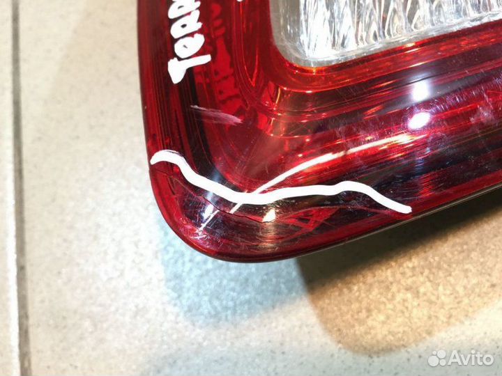 Фонарь внутренний правый Nissan Terrano 3 D10