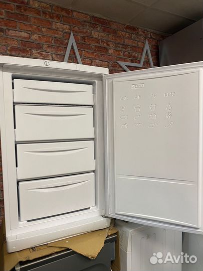 Морозильный шкаф Indesit