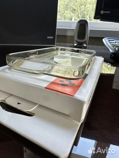 Чехол на iPhone 13 pro Spigen оригинал