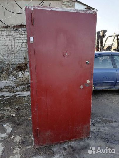 Металлическая дверь бу