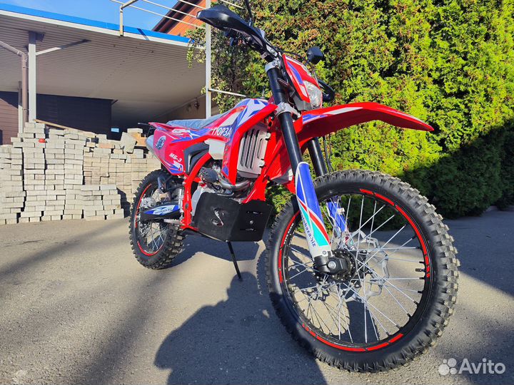 Гюрза Эндуро.300сс.30сил.Водяного охл.Доставка РФ