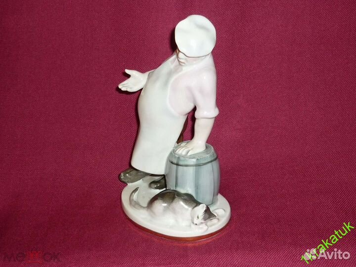 Повар И кот. А Васька слушает, да ест. лфз