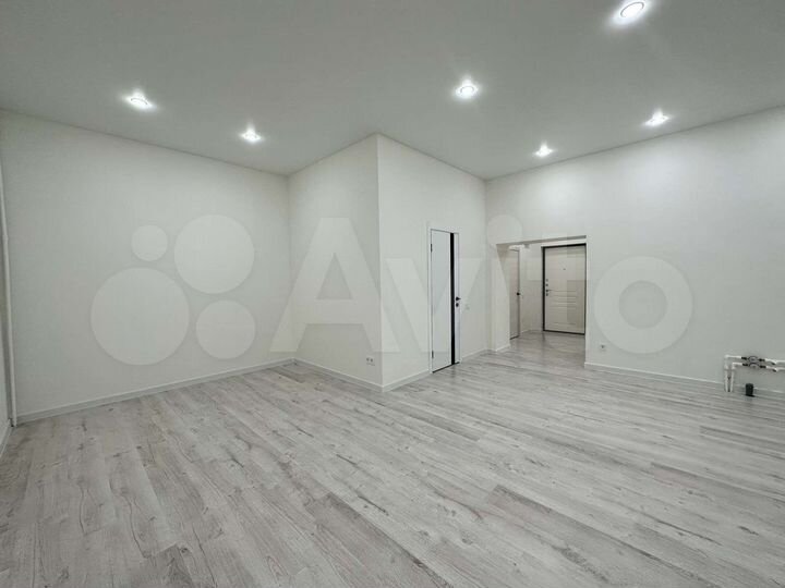 2-к. квартира, 76,3 м², 1/9 эт.