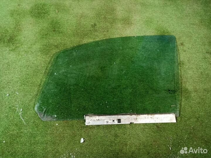 Стекло дверное переднее левое Opel Zafira B