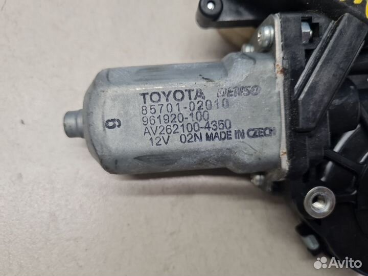 Моторчик стеклоподъёмника передний правый Toyota A