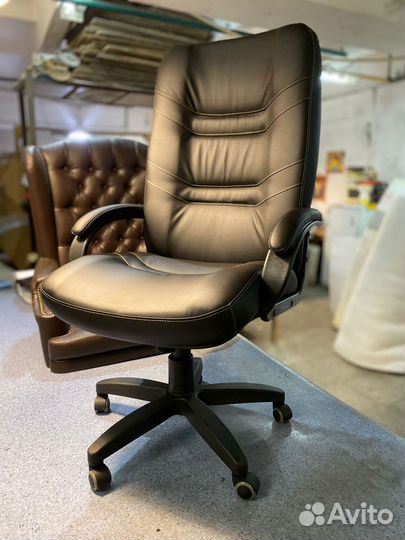 Офисное кресло