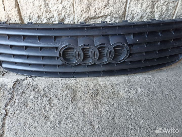 Решетка радиатора Audi Tt 8N оригинал