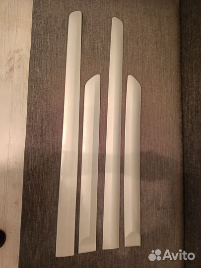 Молдинги на гранту-лифтбек цвета рислинг