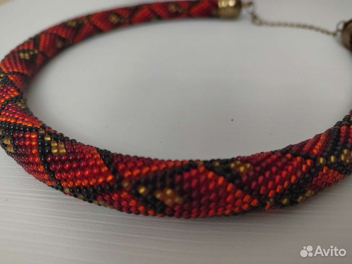 Колье жгут из бисера