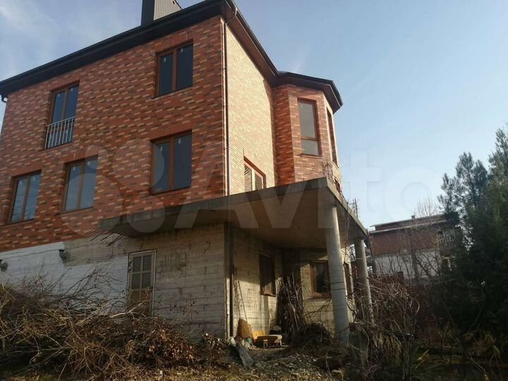 Дом 298 м² на участке 10 сот.