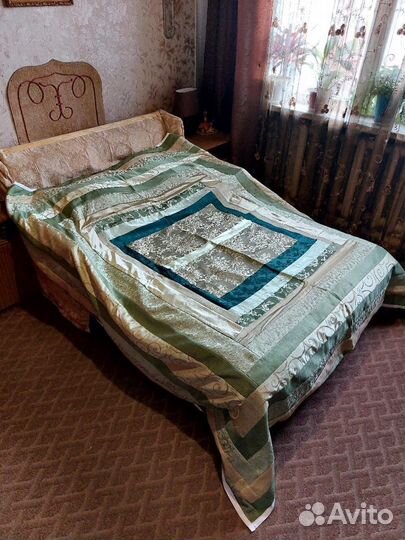 Пледы и подушки