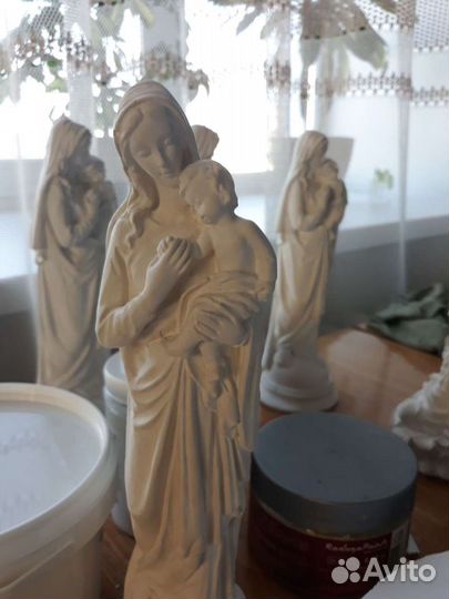 Гипсовая статуэтка Дева Мария с младенцем
