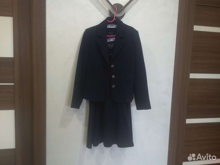 Школьная форма(Сарафан и пиджак) размер 140