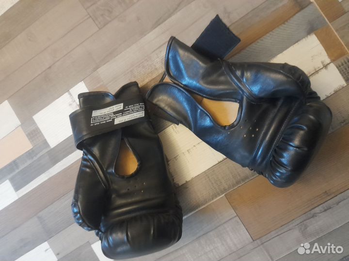 Боксерские перчатки 10 oz leco