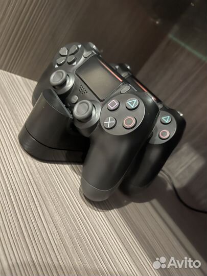 Джойстик ps4 (не оригинал), станция (оригинал)