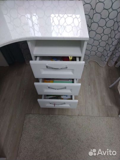 Стол угловой, стул, полки