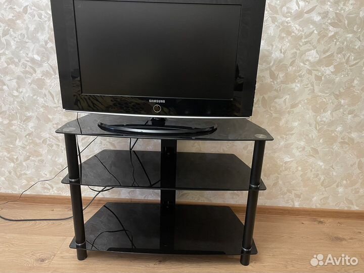 Стеклянная тумба под тв