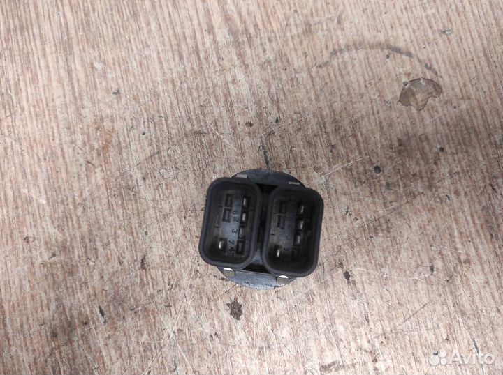 Кнопка стеклоподъемника Ford Fiesta 2001-2007