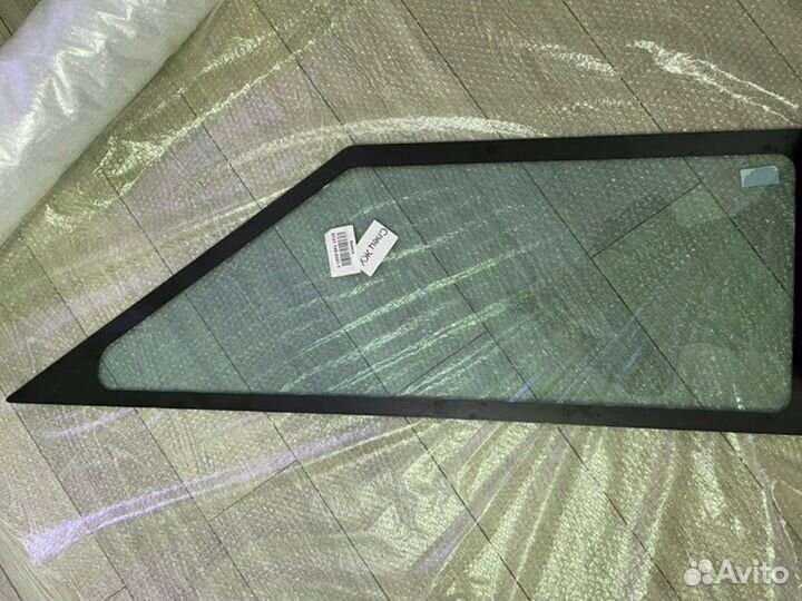 Стекло лобовое левое Caterpillar