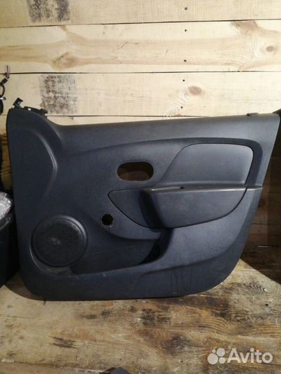 Дверные карты комплект Renault Logan 2