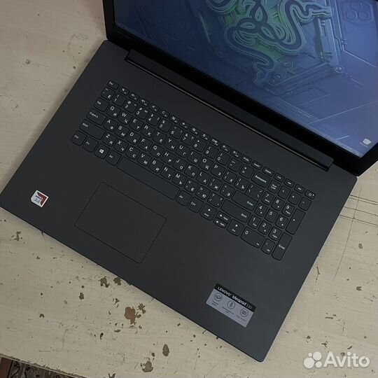 Ноутбук Lenovo 17 дюймов, с ssd