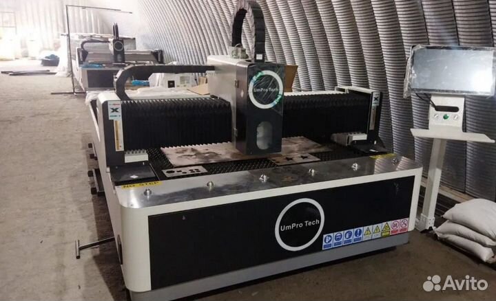 Оптоволоконный лазерный станок для резки металла