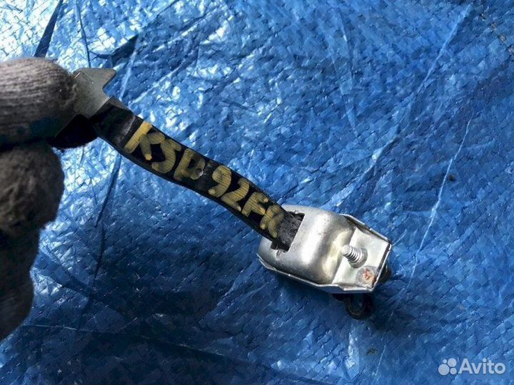 Ограничитель двери передний правый Toyota Belta