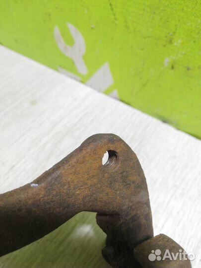 Скоба суппорта заднего Фольксваген Пассат Б3